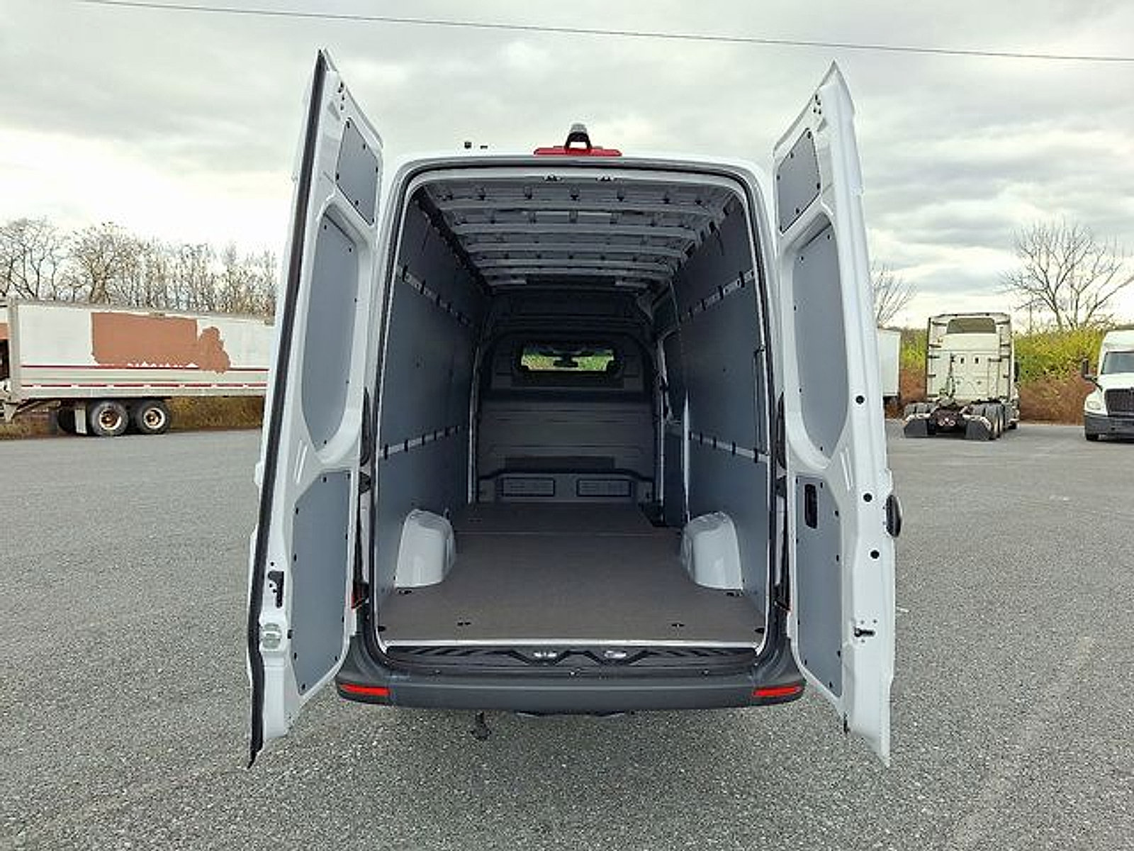 Used 2026 Mercedes-Benz Sprinter 2500 image 8