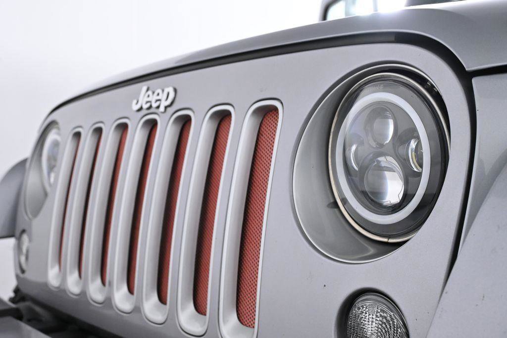 Used 2016 Jeep Wrangler Unlimited Sahara image 15