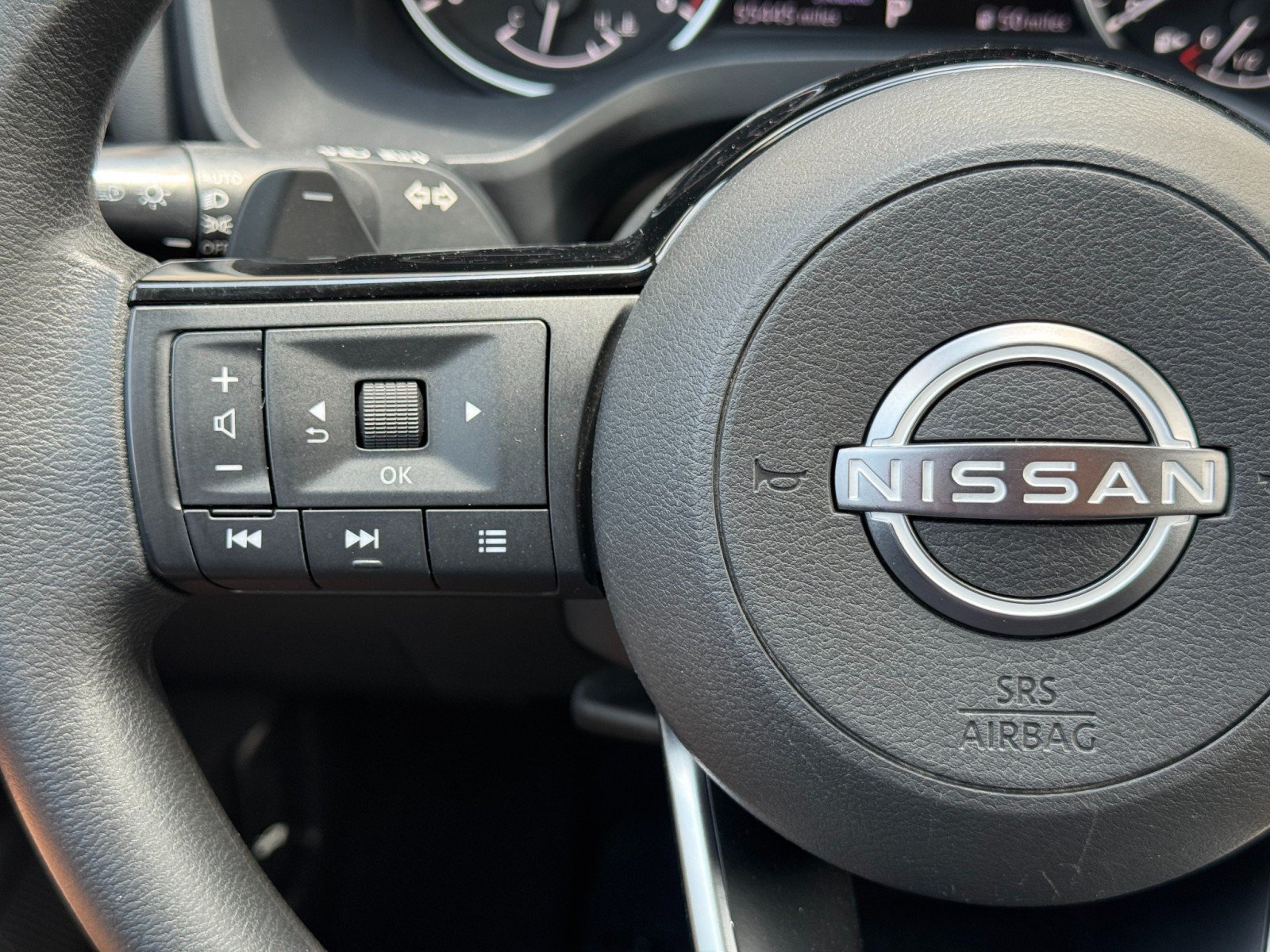 Used 2022 Nissan Rogue SV FWD image 19