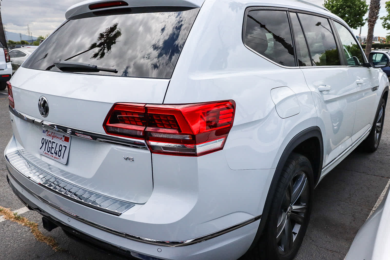 Used 2019 Volkswagen Atlas SEL R-Line FWD image 6