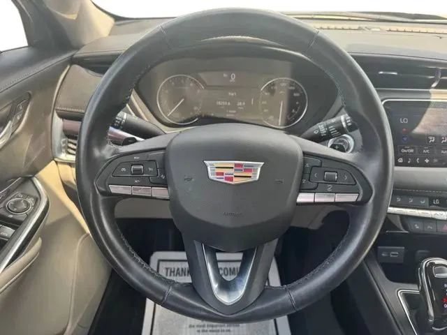 Used 2022 Cadillac XT4 Luxury w/ Cold Weather Package FWD image 23