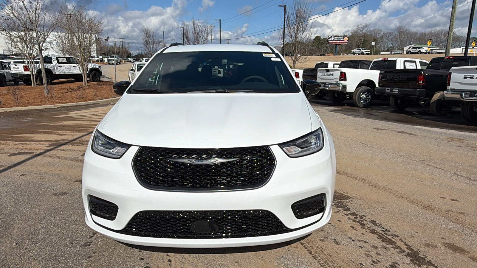 New 2026 Chrysler Pacifica Select image 3