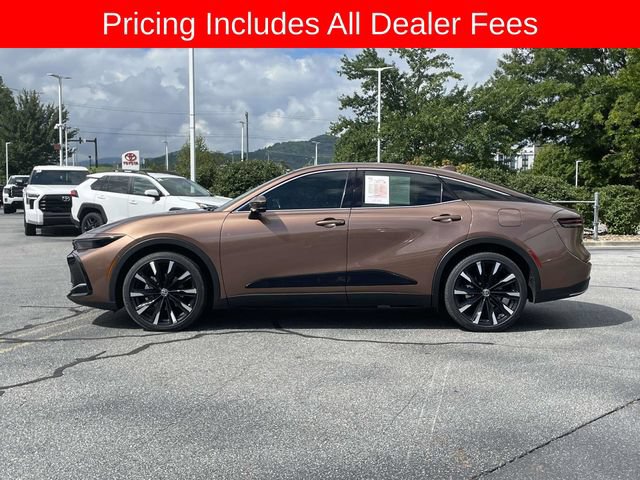 Used 2025 Toyota Crown Platinum AWD/4WD image 2
