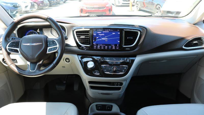 Used 2018 Chrysler Pacifica Touring-L FWD image 26