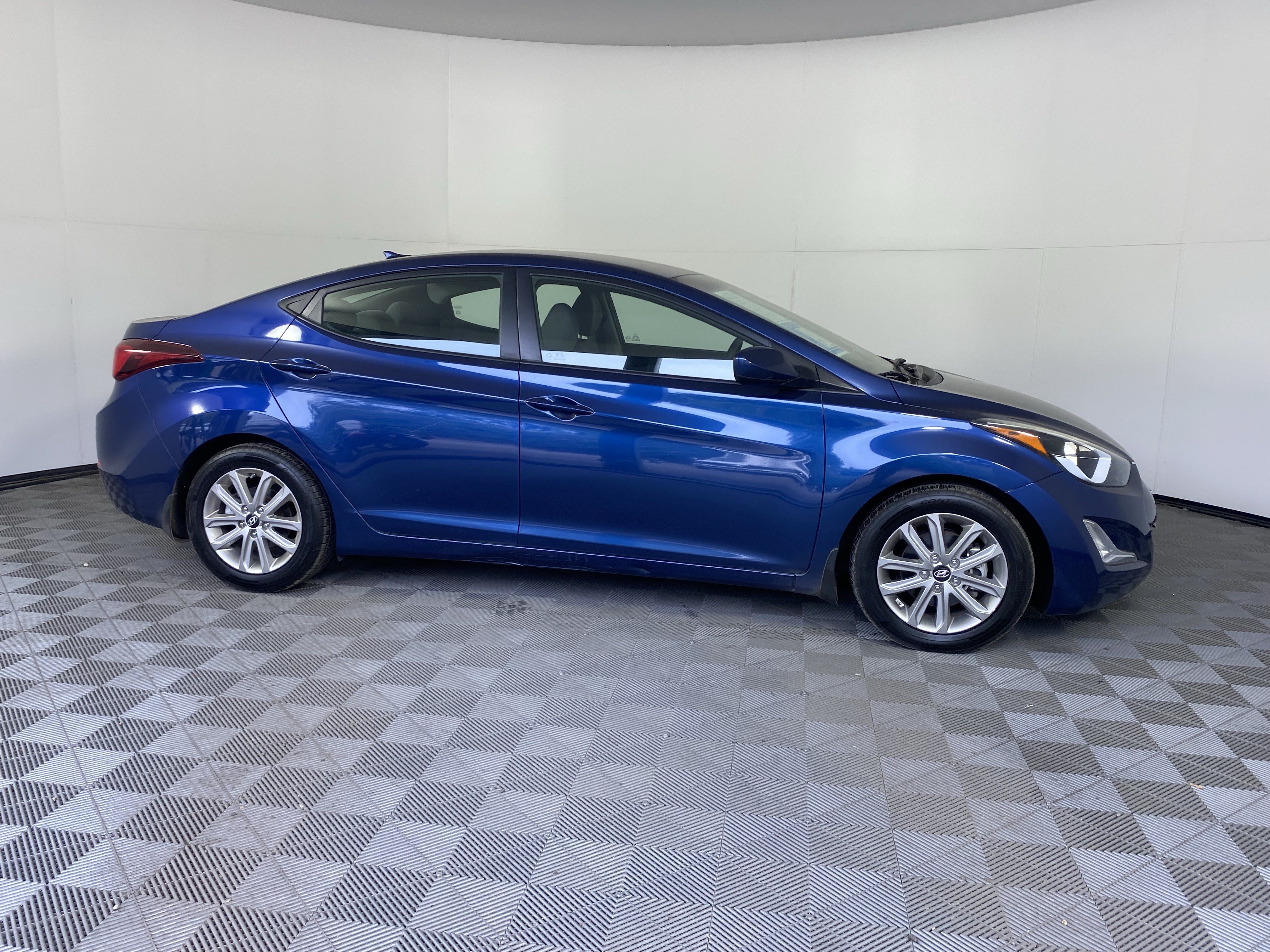 Used 2016 Hyundai Elantra SE w/ Option Group 02 FWD image 6