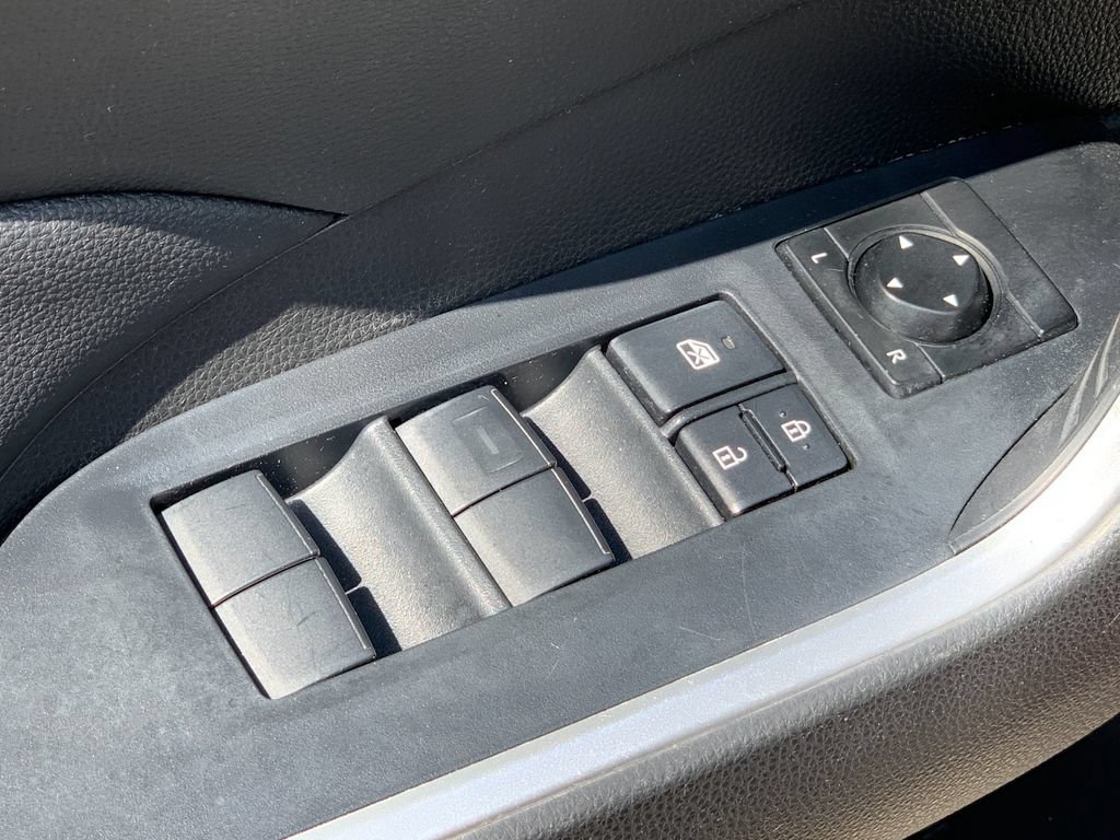 Used 2021 Toyota RAV4 LE AWD/4WD image 13