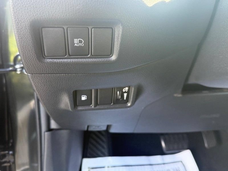 Used 2021 Toyota C-HR LE FWD image 23