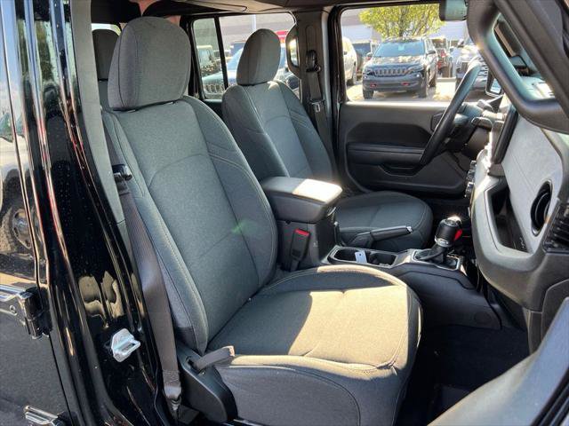 Certified 2024 Jeep Gladiator Sport AWD/4WD image 21
