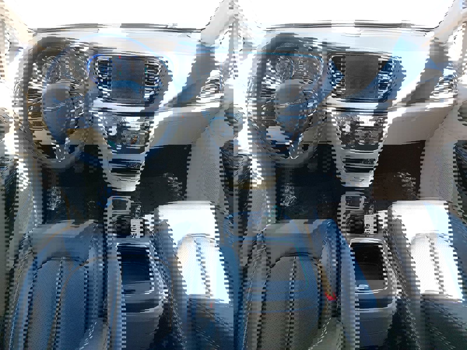 Used 2023 Chrysler Pacifica Touring-L image 9