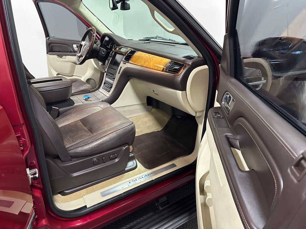Used 2010 Cadillac Escalade Platinum AWD/4WD image 13