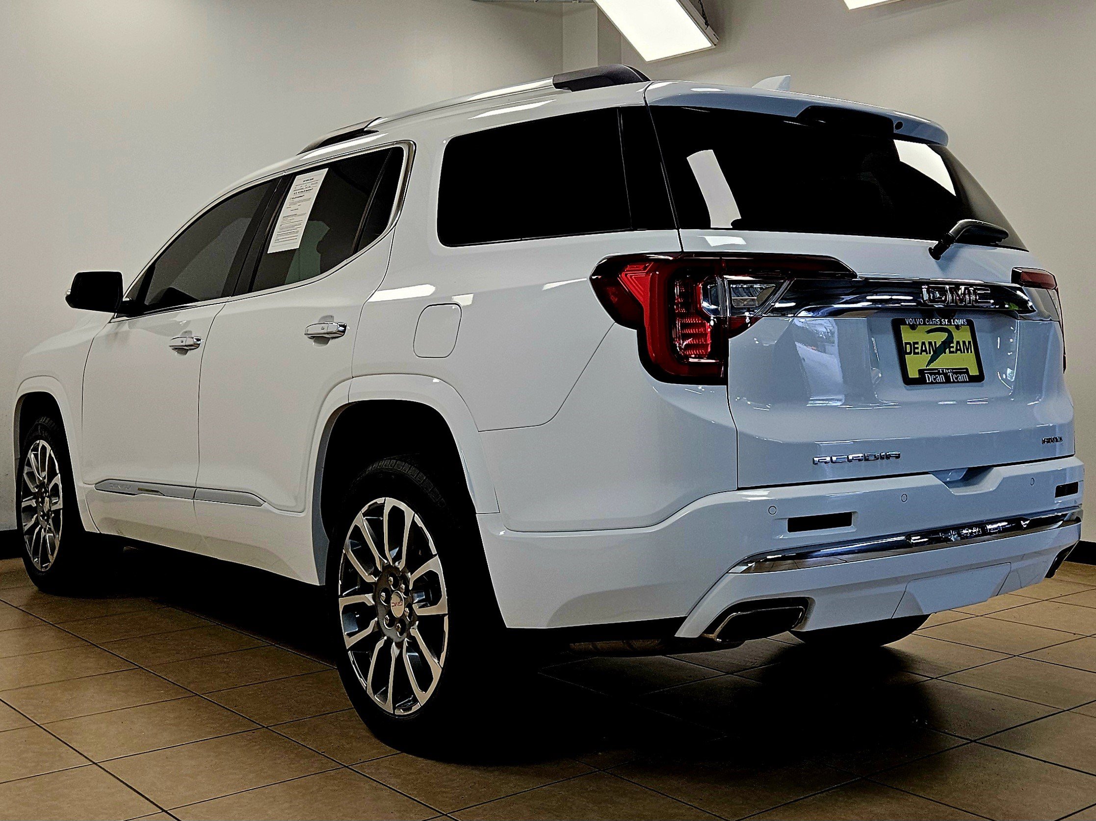 Used 2023 GMC Acadia Denali AWD/4WD image 4