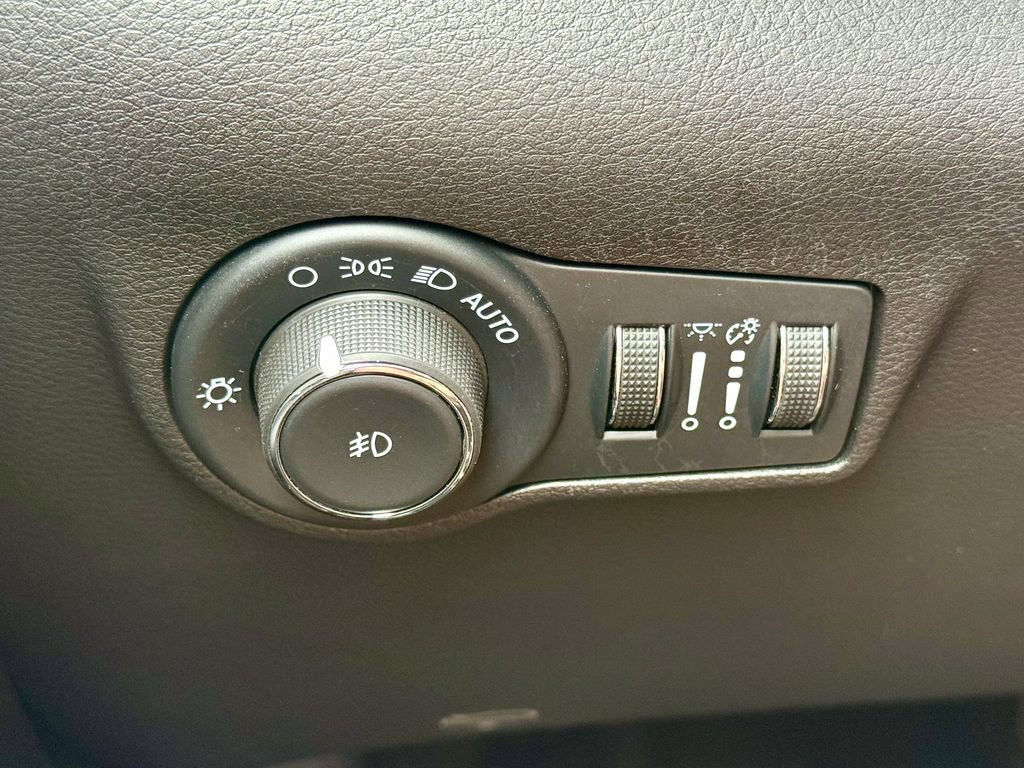 Used 2025 Jeep Compass Limited AWD/4WD image 26