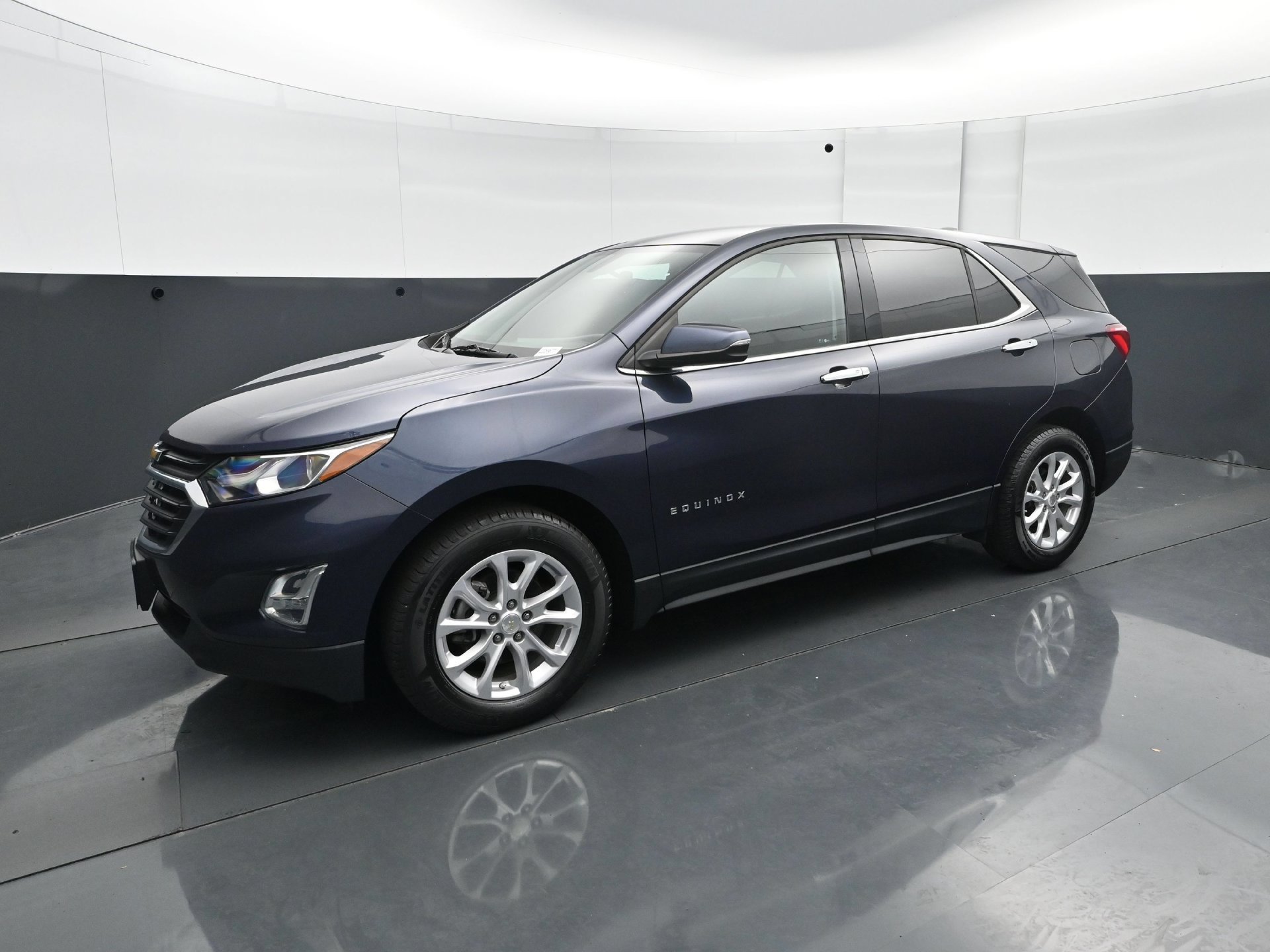 Used 2018 Chevrolet Equinox LT FWD image 2