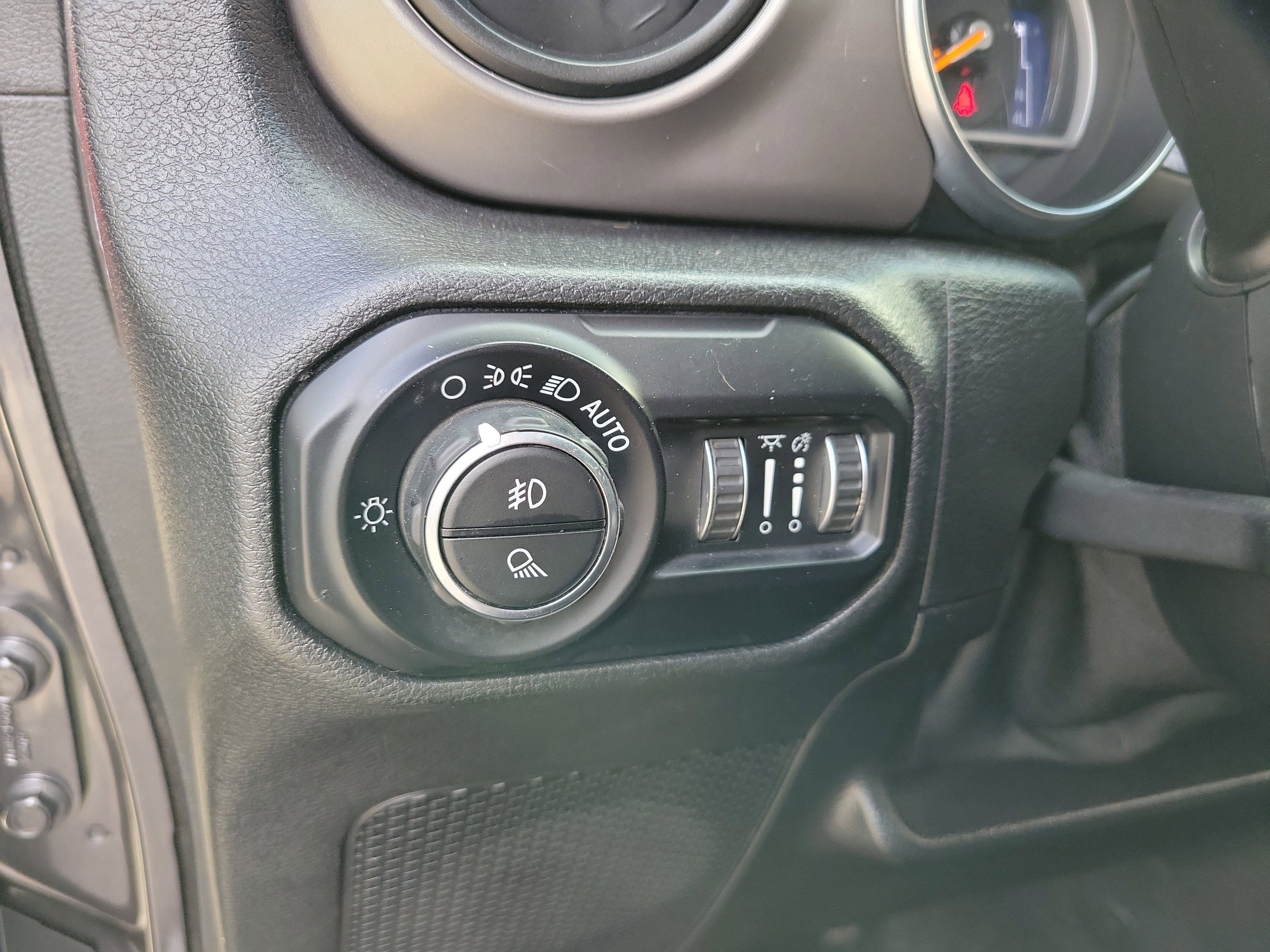 Used 2020 Jeep Gladiator Sport w/ Quick Order Package 24S image 35