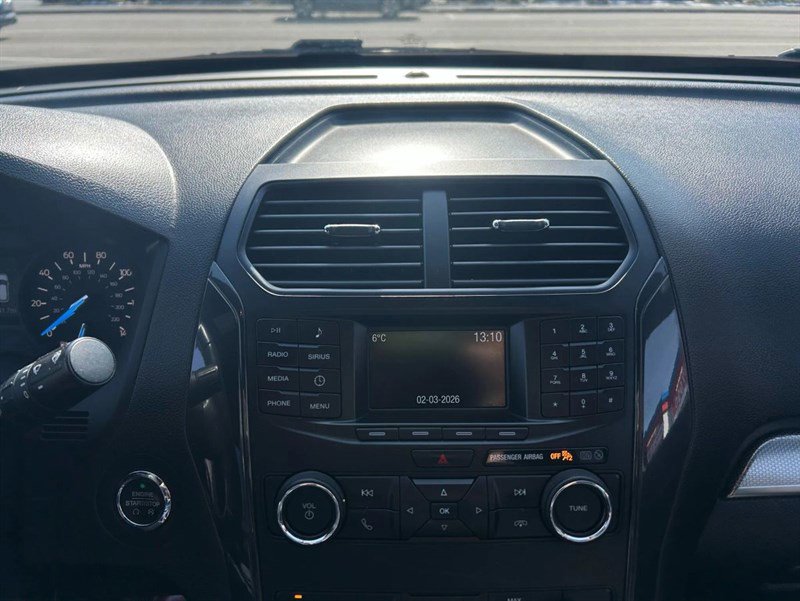 Used 2019 Ford Explorer XLT image 12