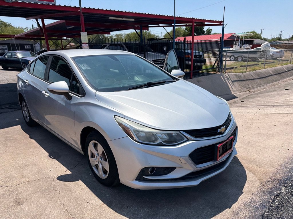 Used 2018 Chevrolet Cruze LS FWD image 5