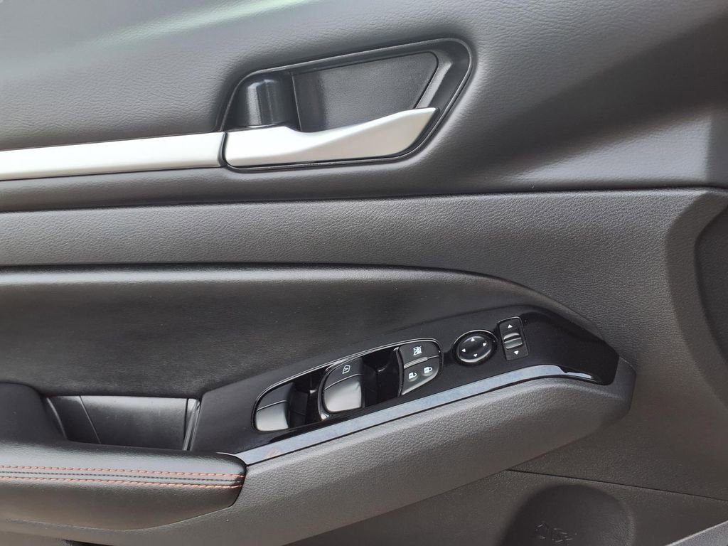 Used 2024 Nissan Altima 2.5 SR image 16