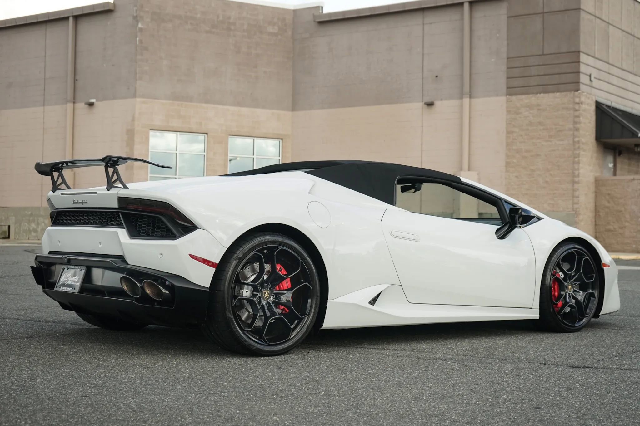 Used 2018 Lamborghini Huracan LP 580-2 image 8