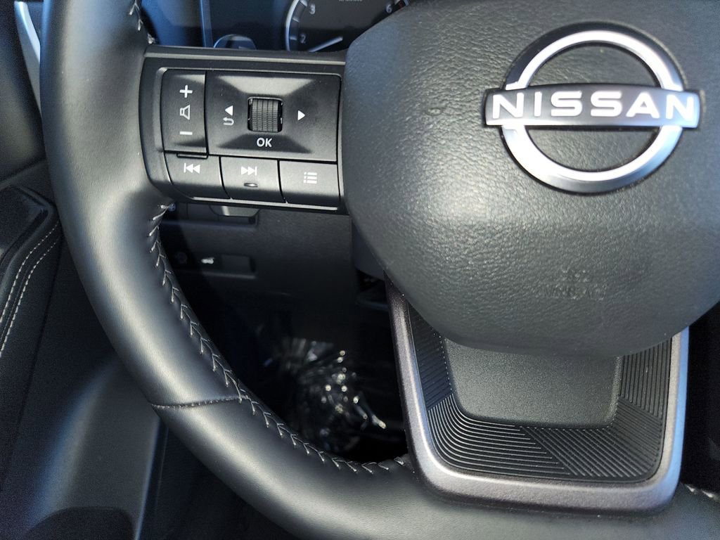 Used 2025 Nissan Rogue SV AWD/4WD image 23