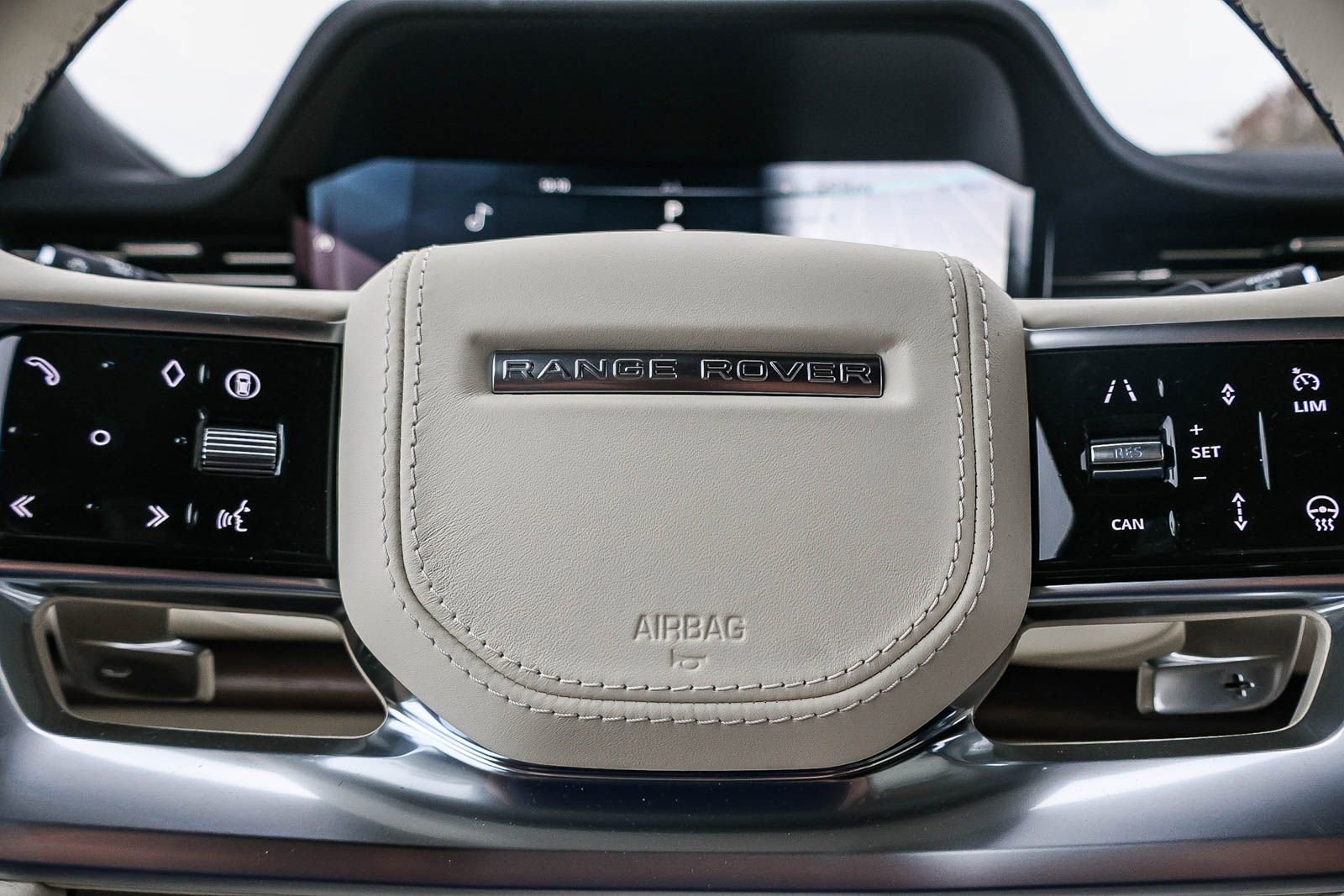 New 2025 Land Rover Range Rover SE image 31