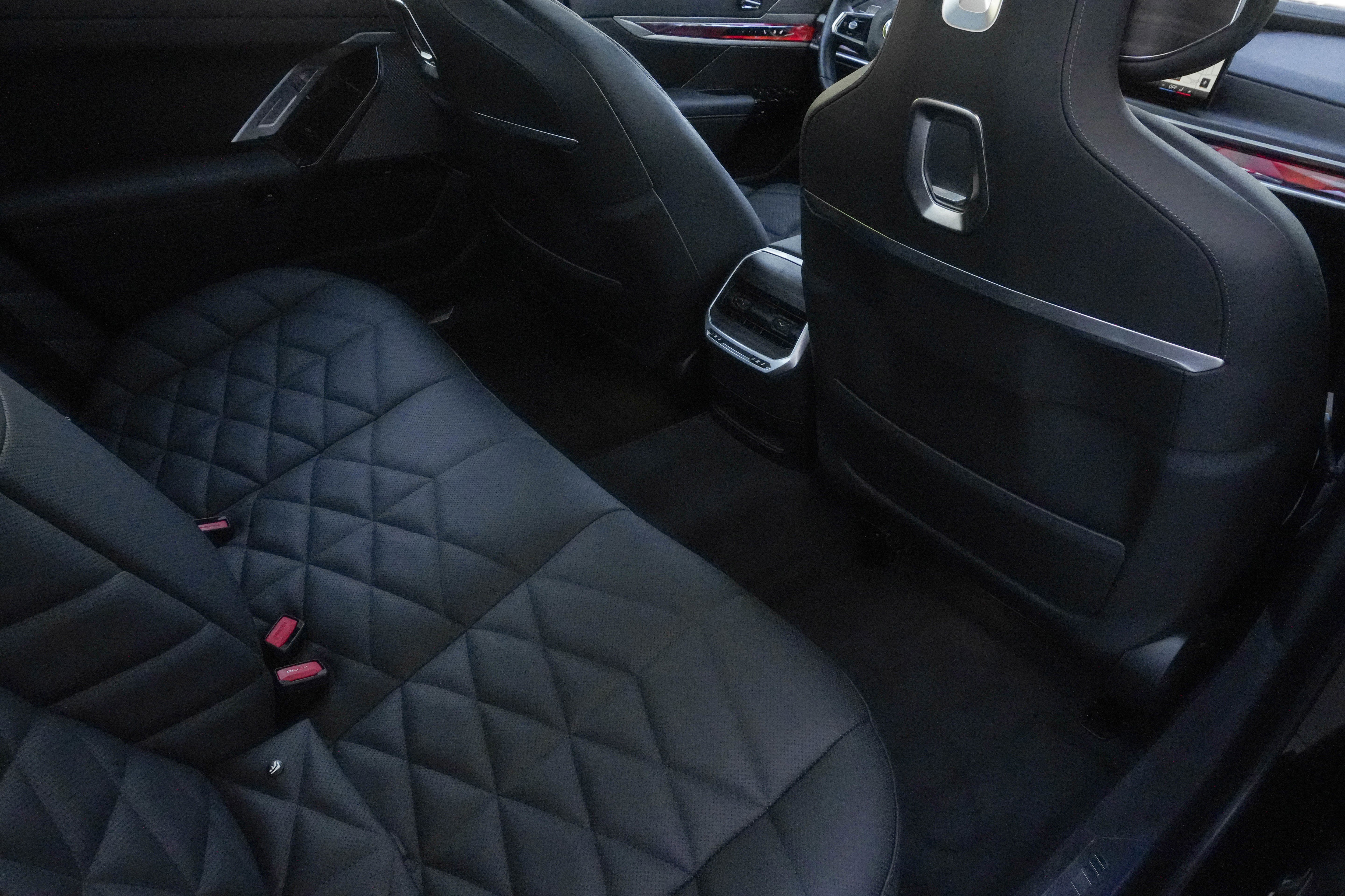 Certified 2024 BMW 740i RWD image 33