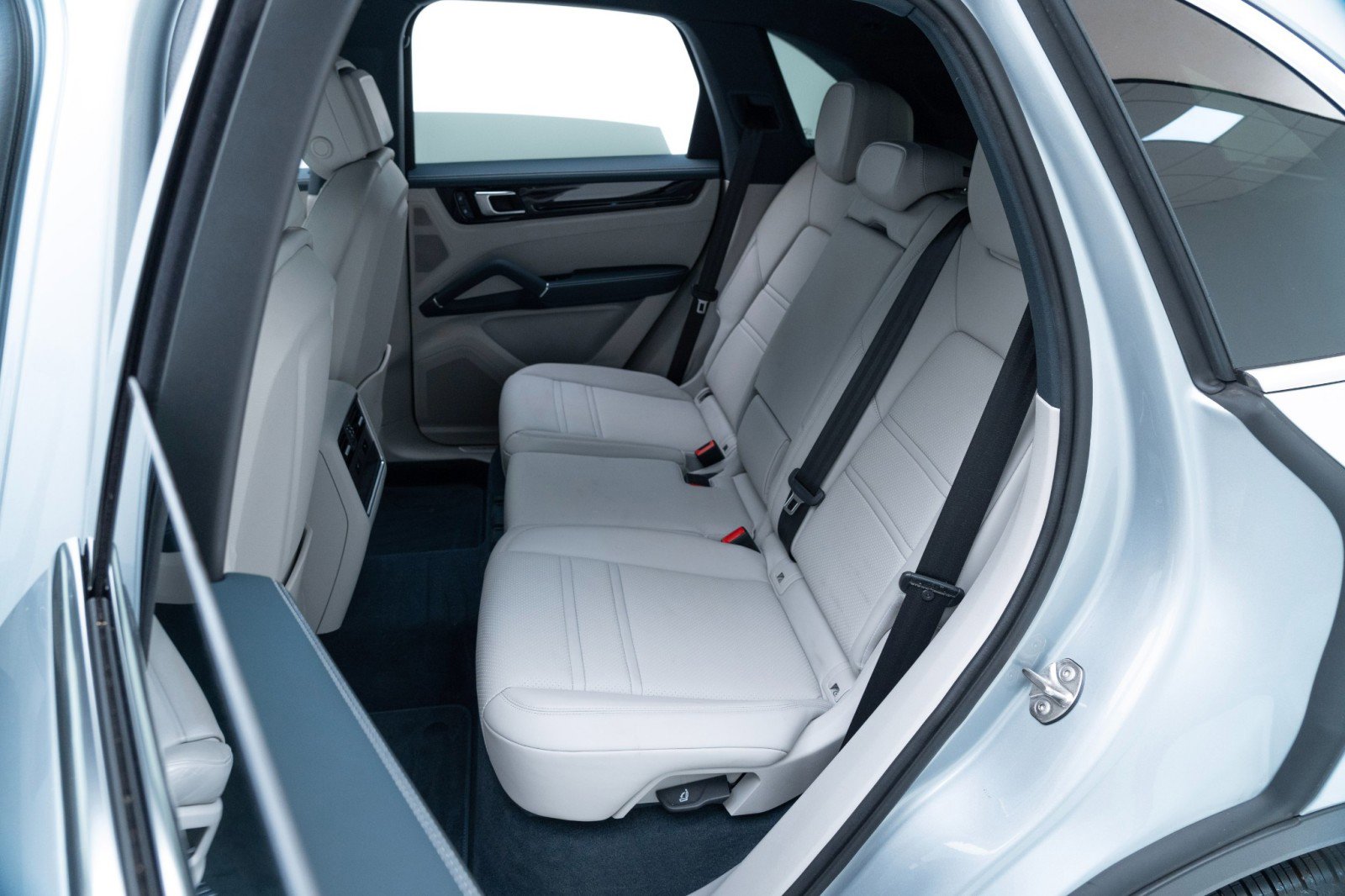 Certified 2022 Porsche Cayenne E-Hybrid image 30