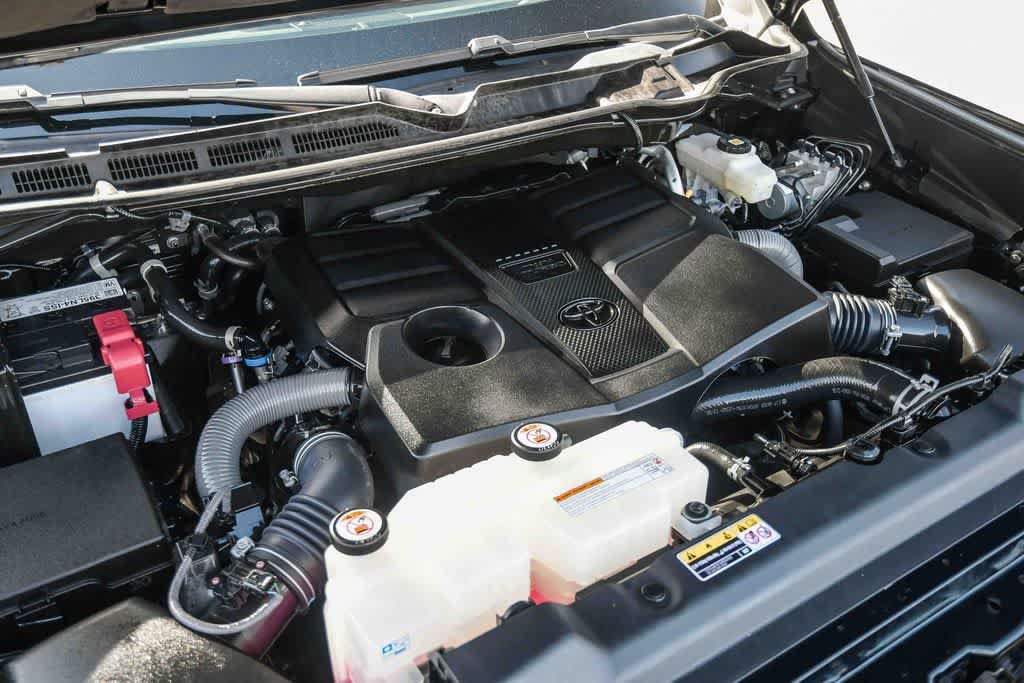 Used 2024 Toyota Tundra Limited AWD/4WD image 29