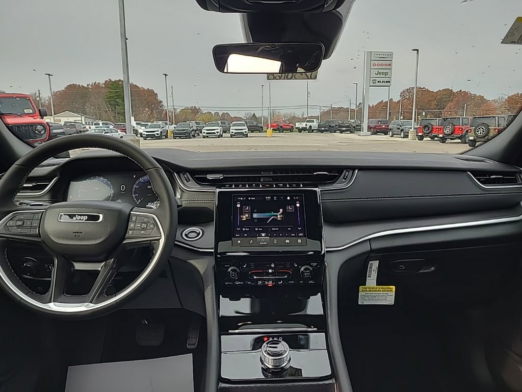 New 2025 Jeep Grand Cherokee Altitude AWD/4WD image 8