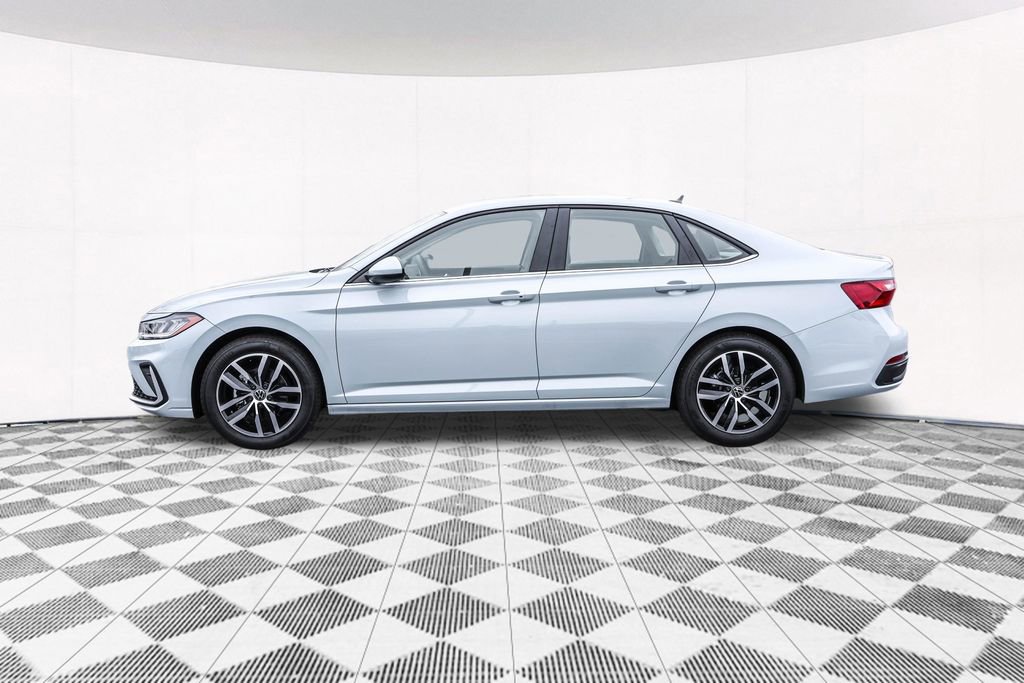 Used 2025 Volkswagen Jetta SE image 14