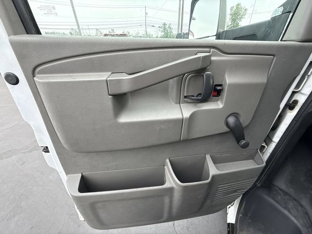 Used 2017 GMC Savana 3500 RWD image 19