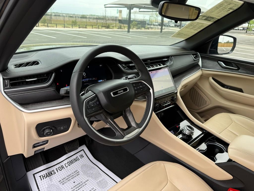 Used 2023 Jeep Grand Cherokee Limited image 13