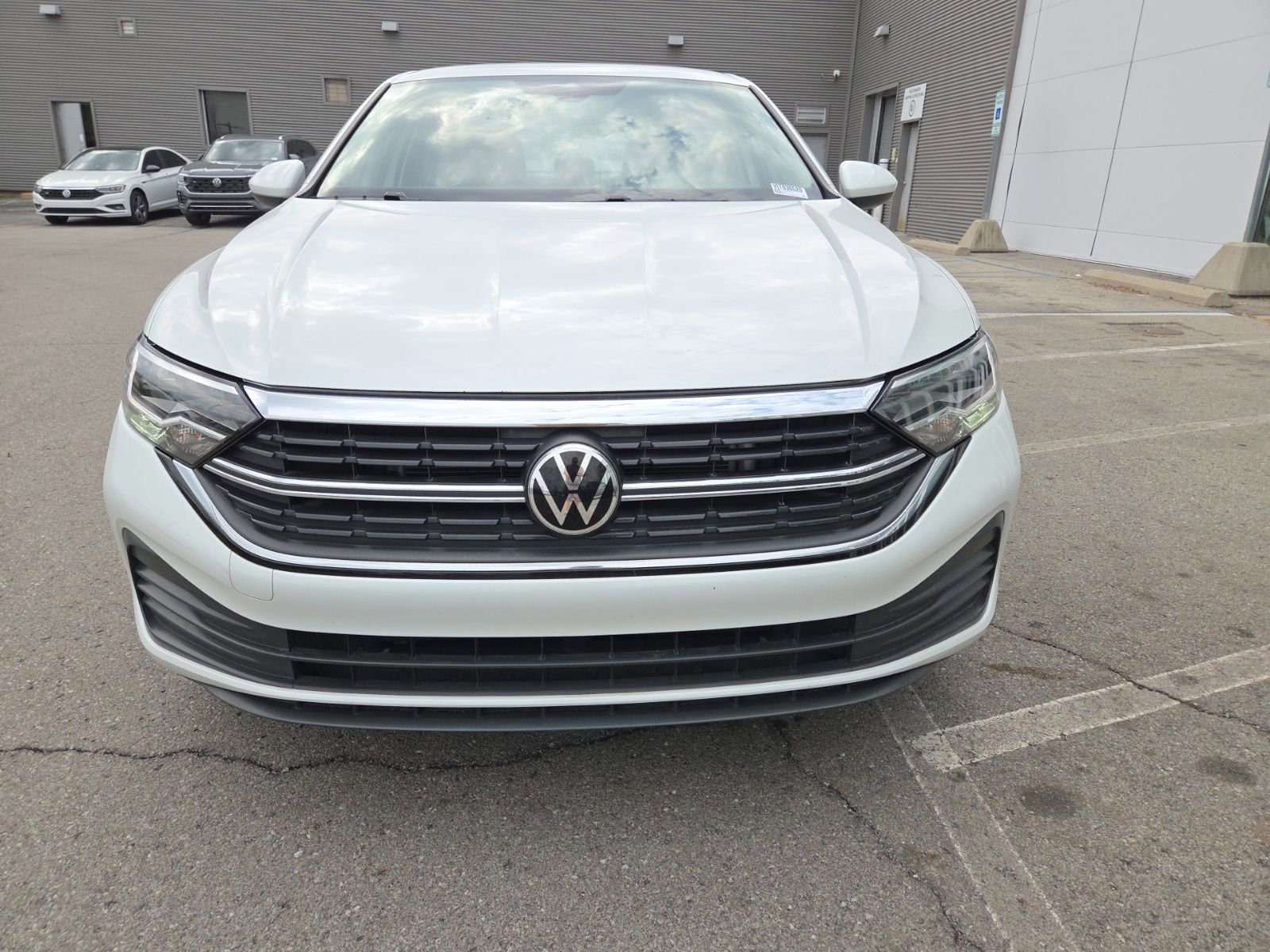 Certified 2022 Volkswagen Jetta SE FWD image 3