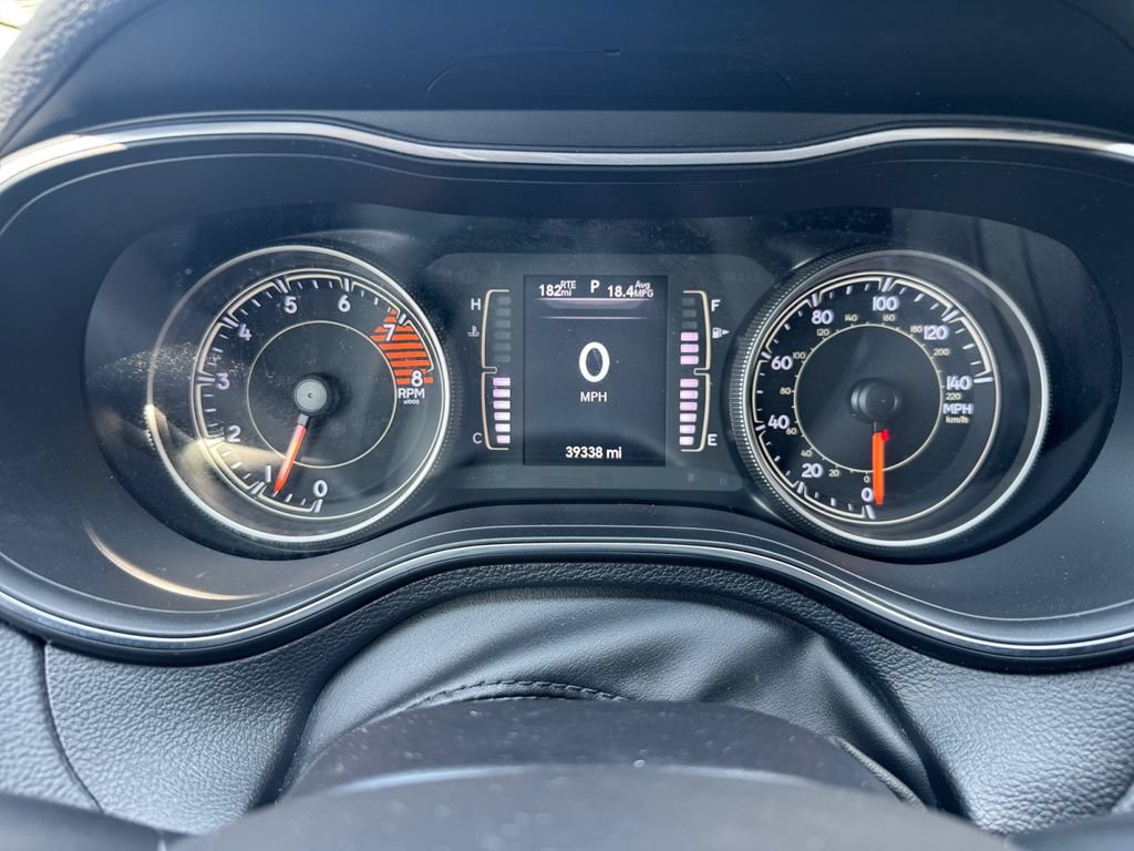 Used 2019 Jeep Cherokee Latitude Plus AWD/4WD image 21