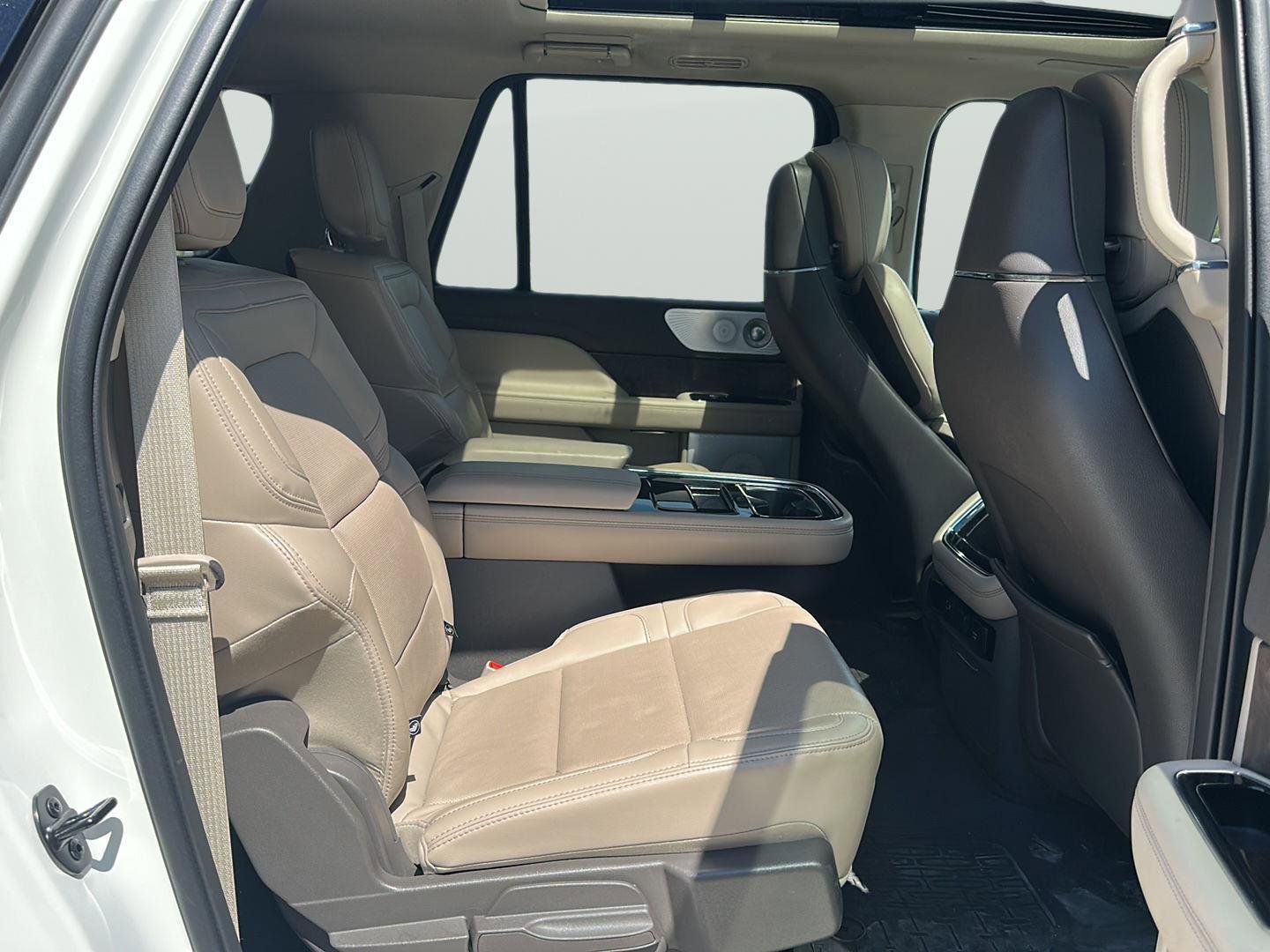 Used 2022 Lincoln Navigator L Reserve AWD/4WD image 12
