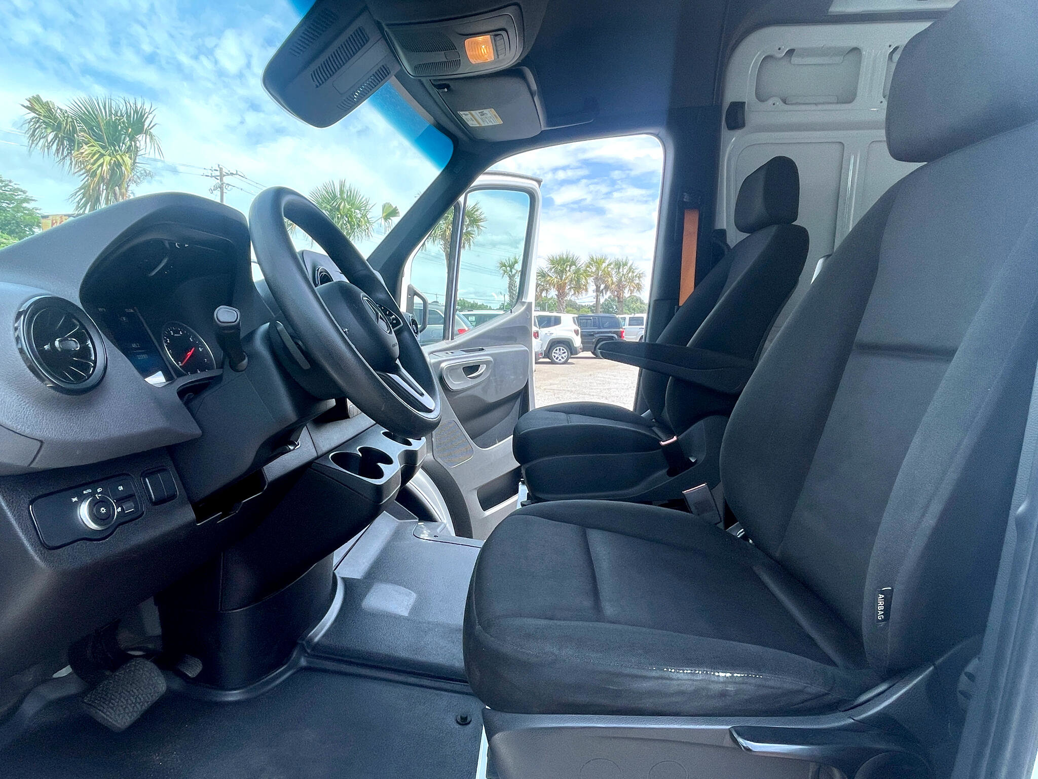 Used 2023 Mercedes-Benz Sprinter 2500 image 14