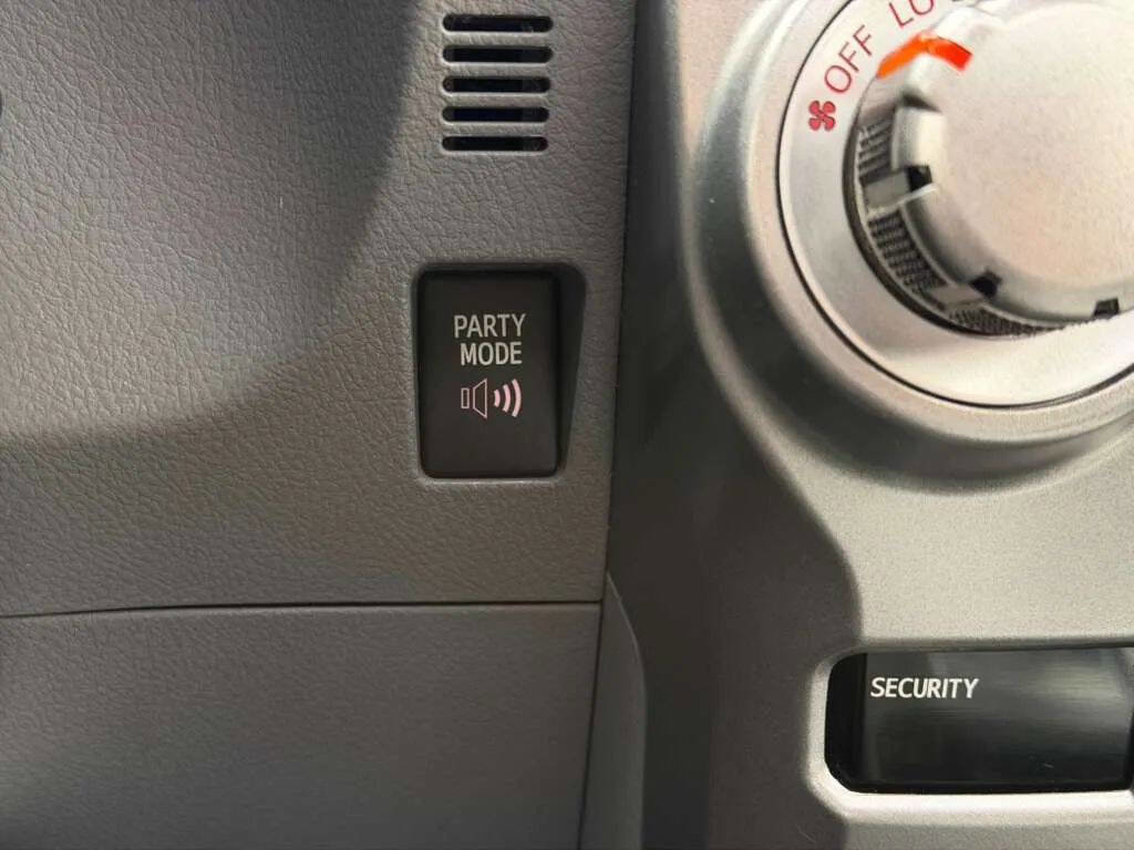 Used 2013 Toyota 4Runner SR5 w/ Convenience Pkg image 17