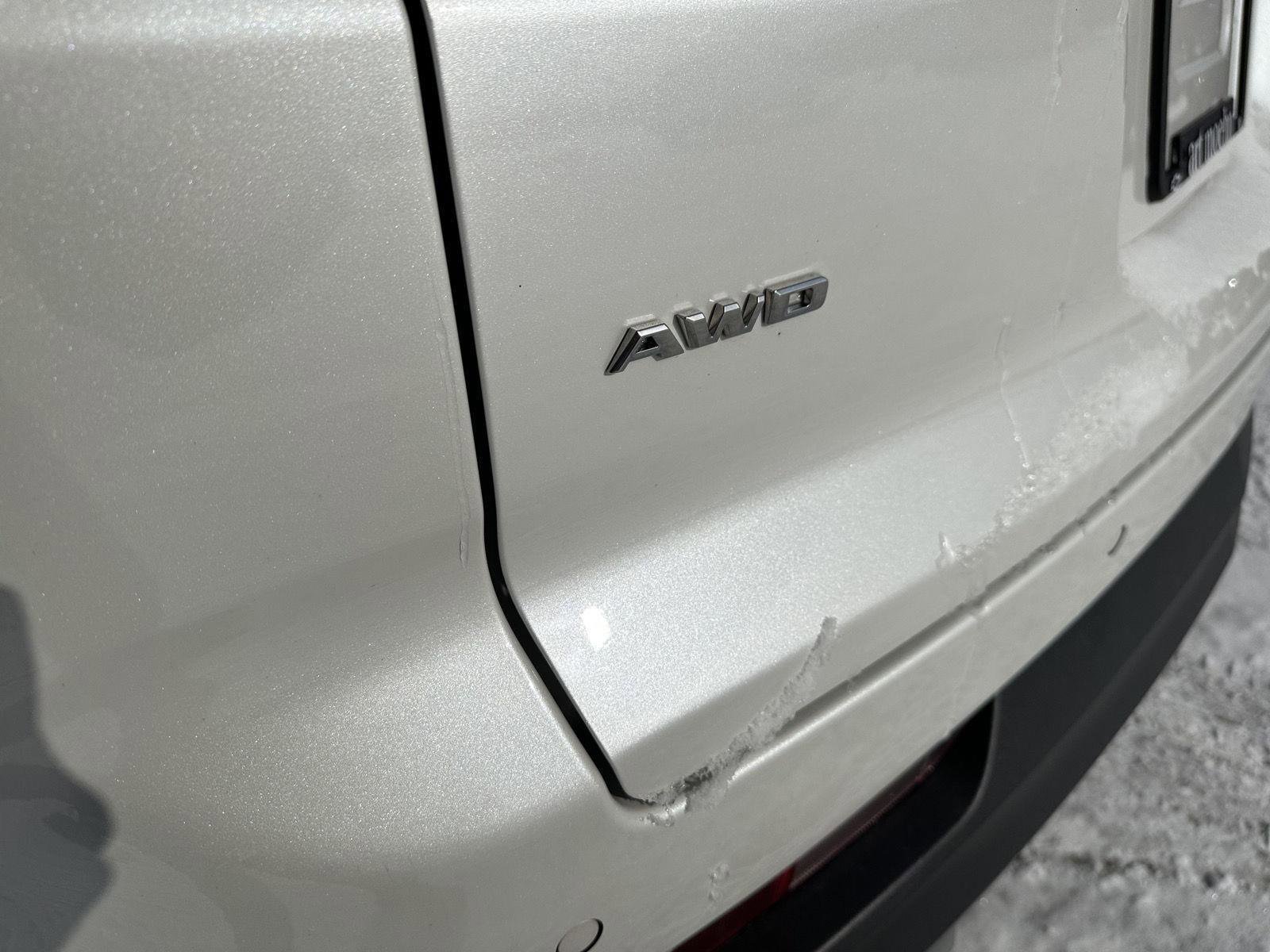 Used 2022 Cadillac XT4 Premium Luxury w/ Sun And Sound Package image 6