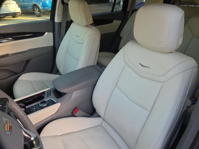 Certified 2025 Cadillac XT6 Premium Luxury w/ Technology Package FWD image 21