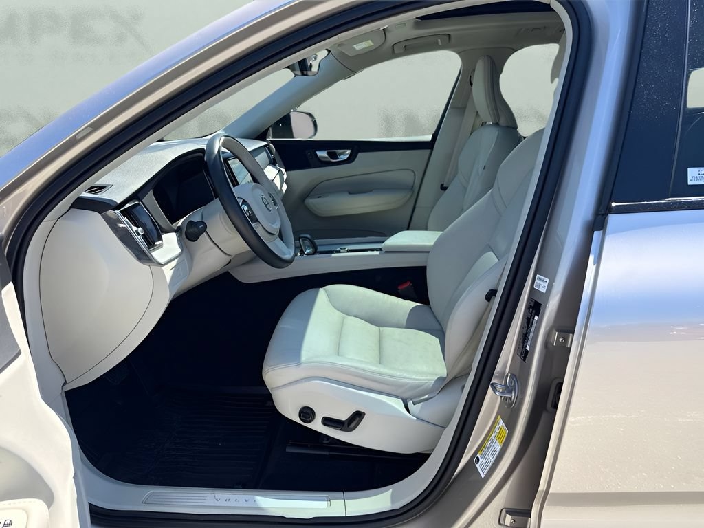 Used 2024 Volvo XC60 B5 Plus w/ Protection Package Premier AWD/4WD image 9
