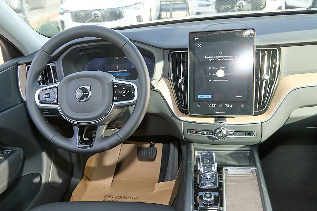 New 2026 Volvo XC60 B5 Plus w/ Protection Package Premier image 23