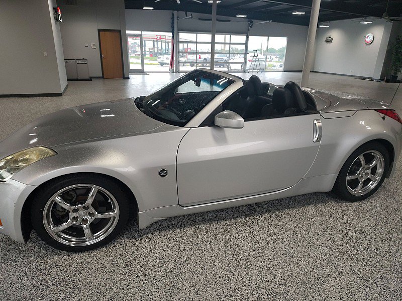 Used 2007 Nissan 350Z Touring RWD image 3