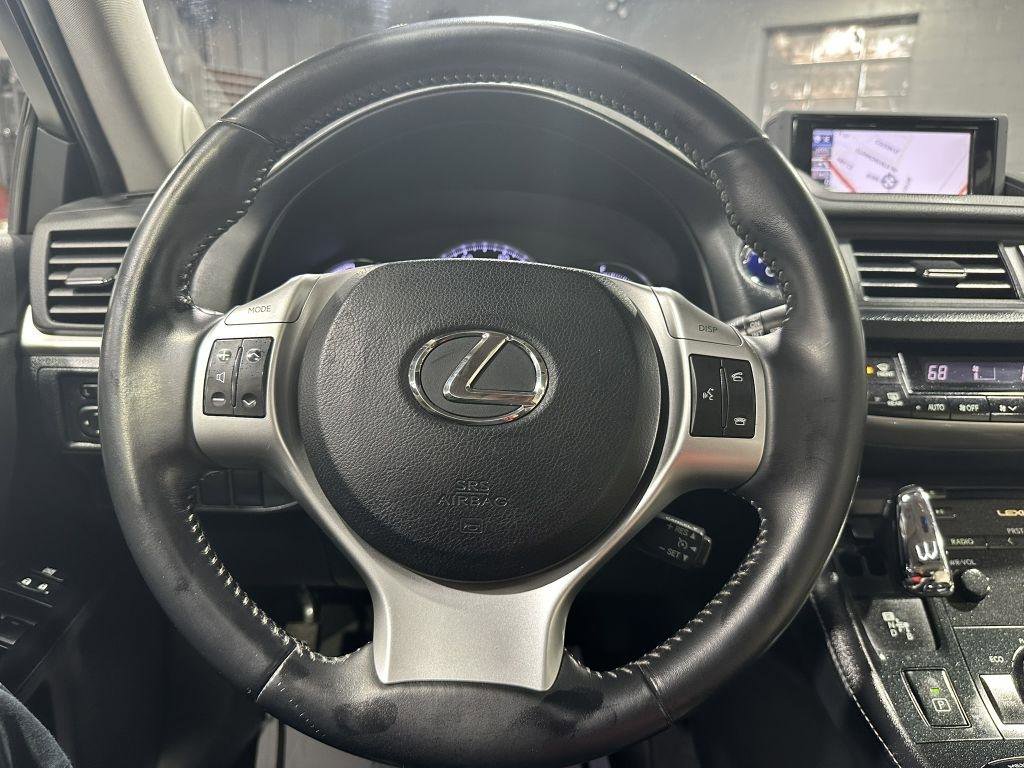 Used 2013 Lexus CT 200h w/ Premium Pkg w/Navigation FWD image 20