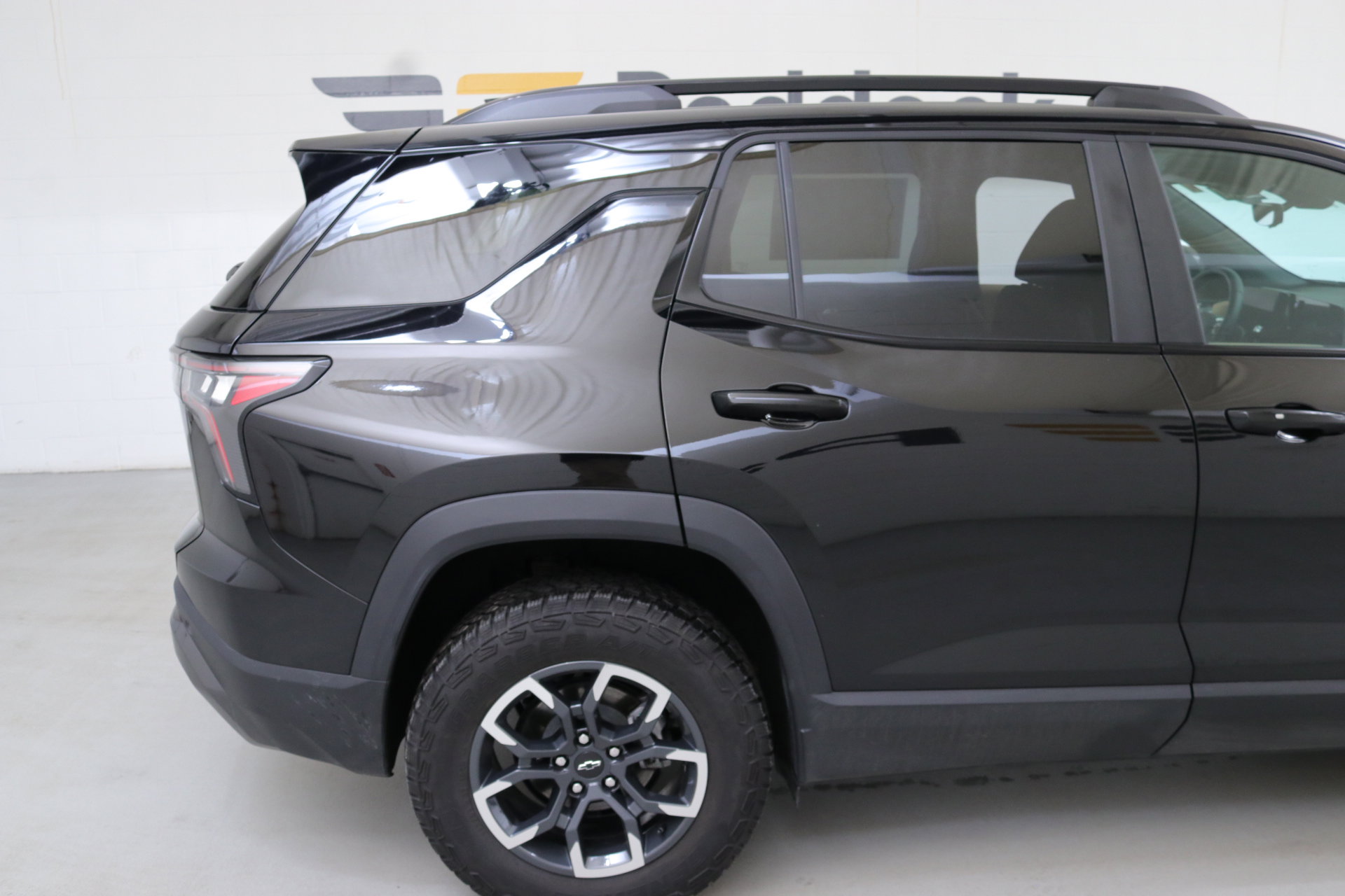 Used 2025 Chevrolet Equinox ACTIV w/ Safety and Technology Package image 9