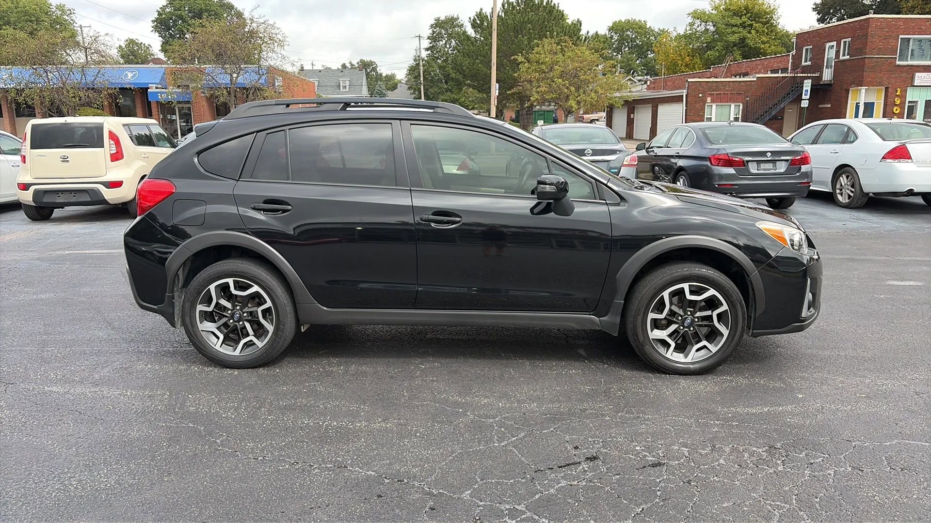 Used 2017 Subaru Crosstrek 2.0i Limited w/ Popular Package #2 image 4