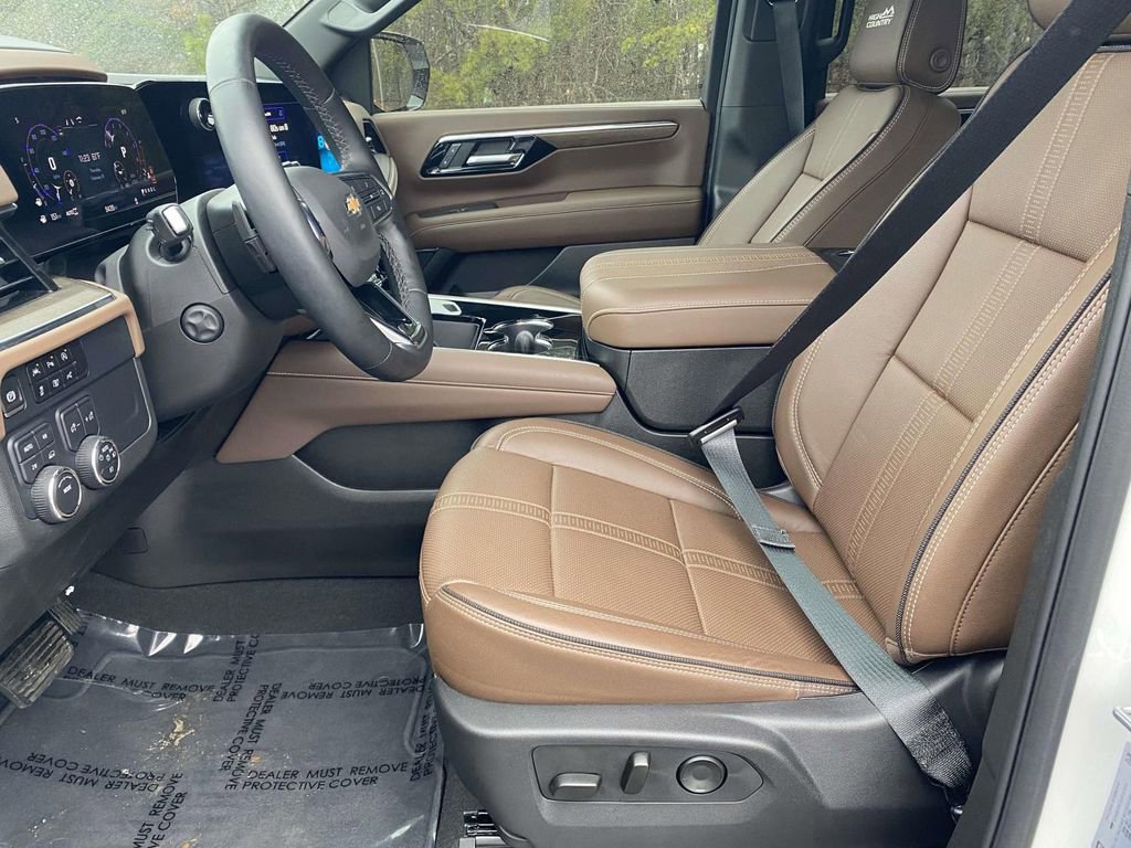 Used 2025 Chevrolet Suburban High Country AWD/4WD image 14