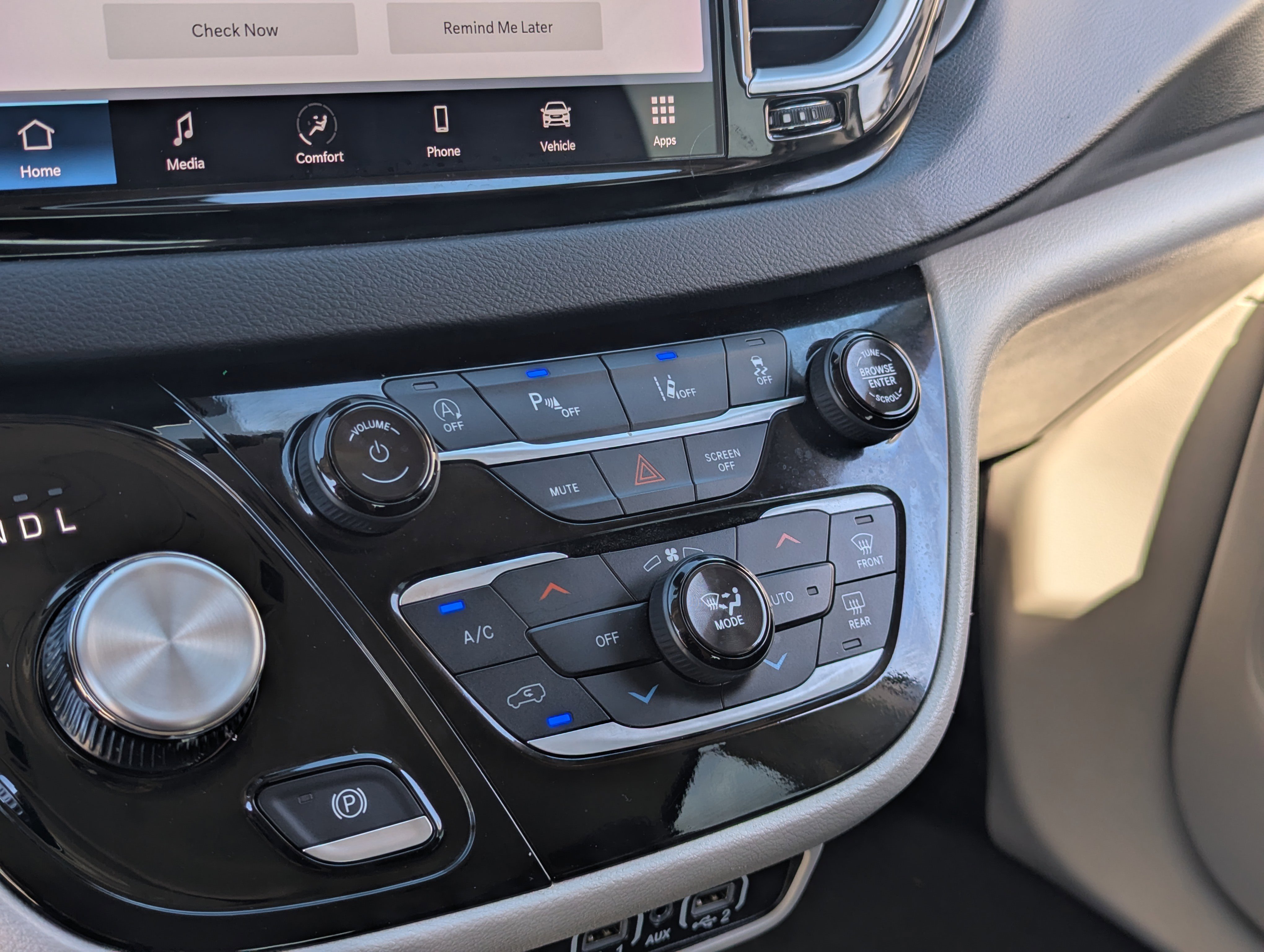 Used 2024 Chrysler Pacifica Touring-L image 26