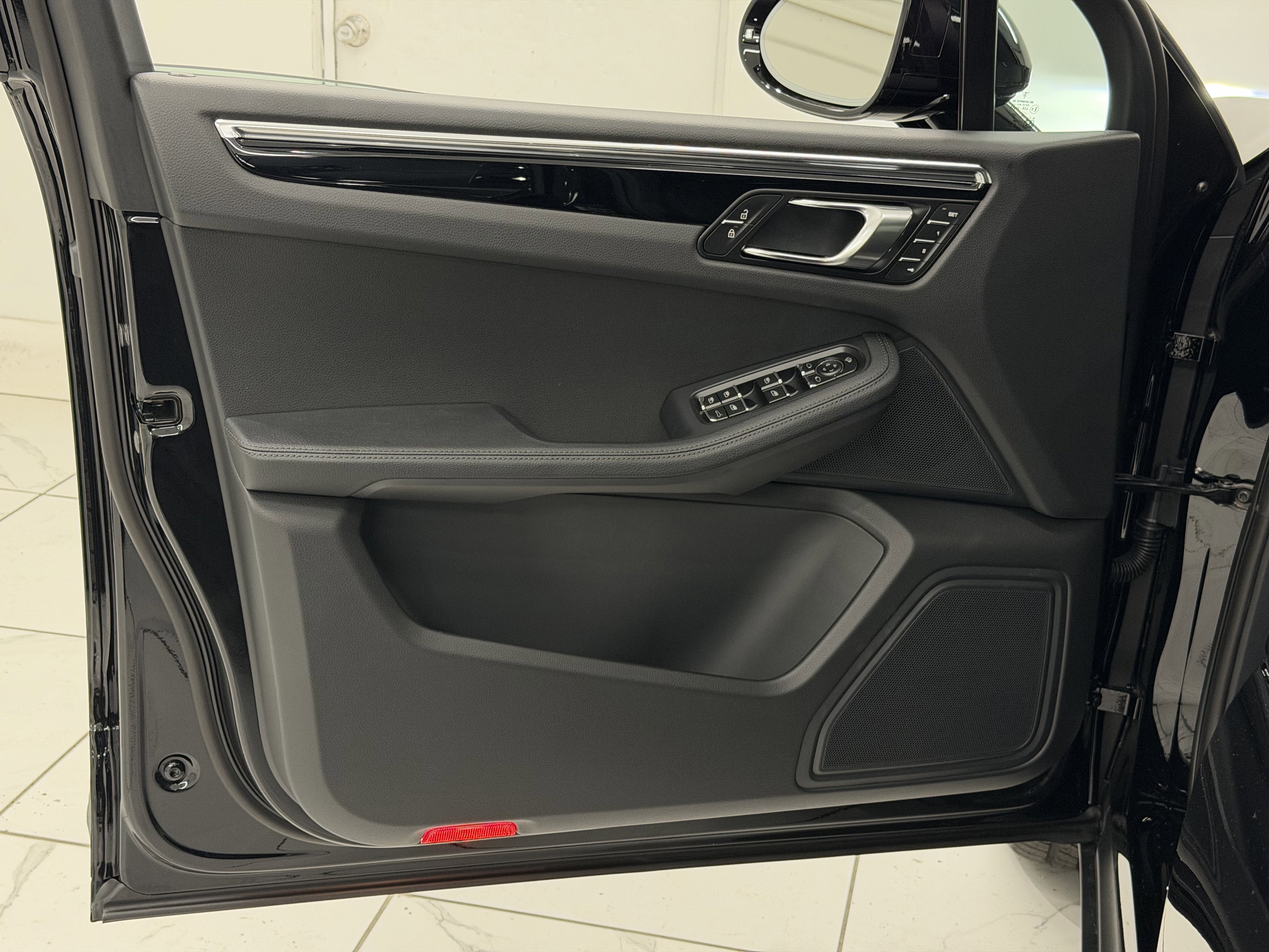 New 2026 Porsche Macan image 25