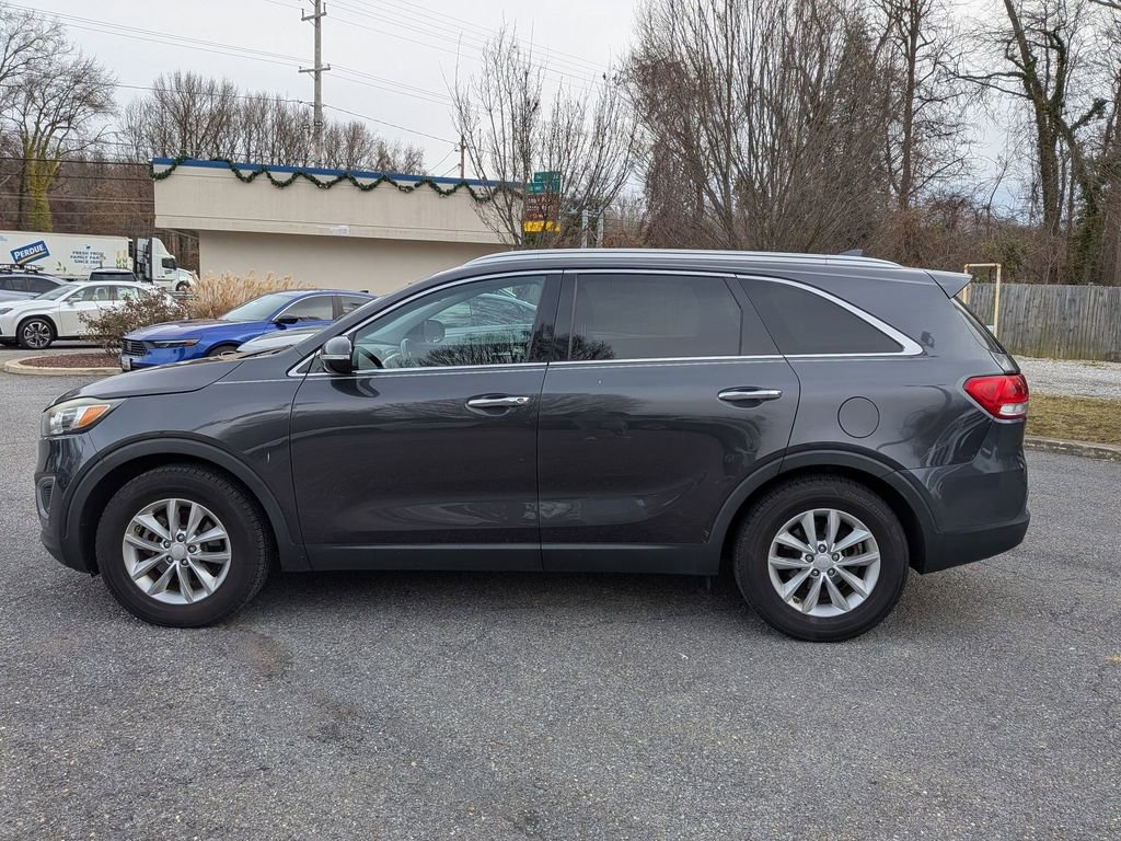 Used 2016 Kia Sorento LX w/ LX Convenience Package image 4