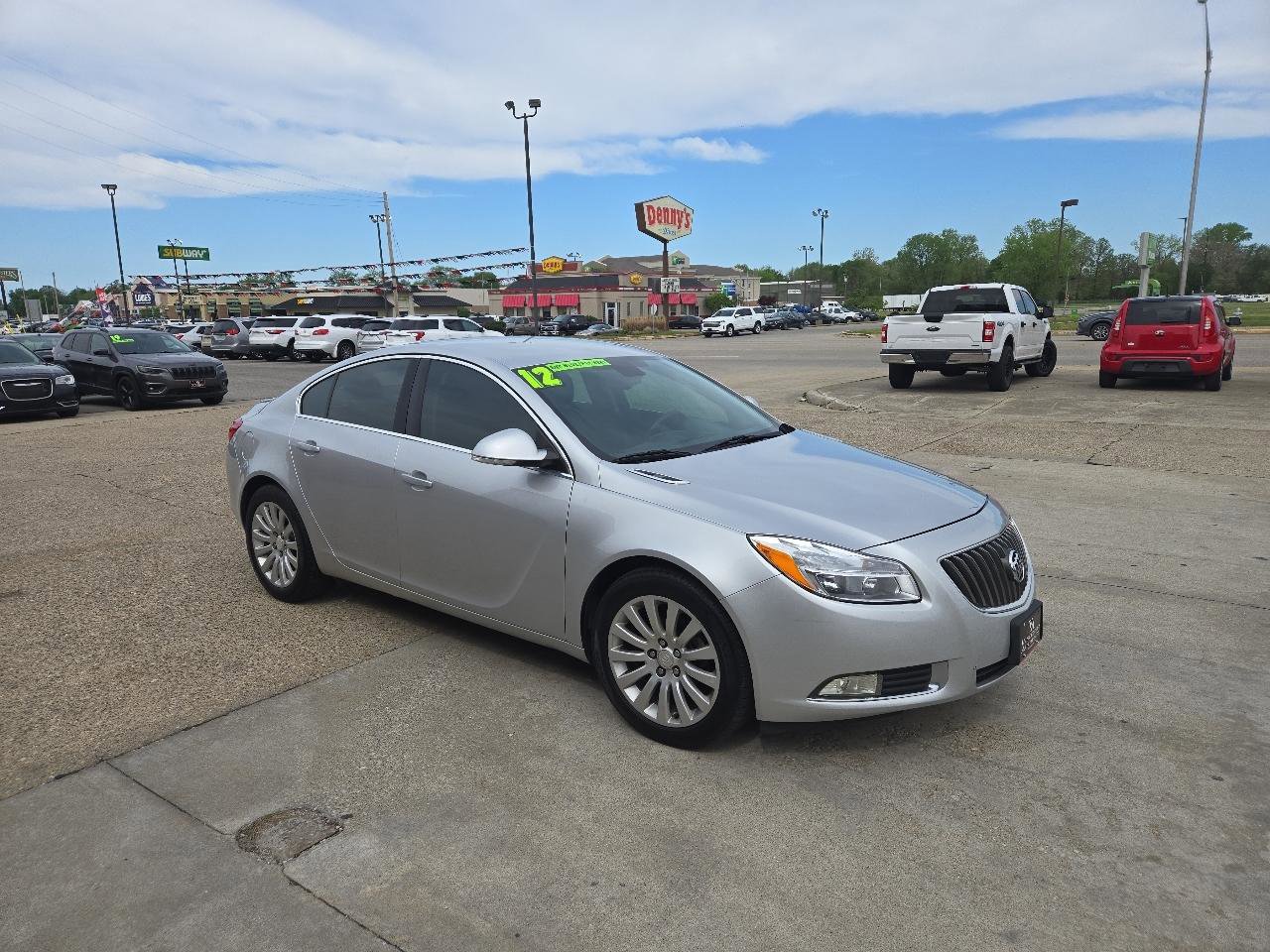 Used 2012 Buick Regal Leather FWD image 4