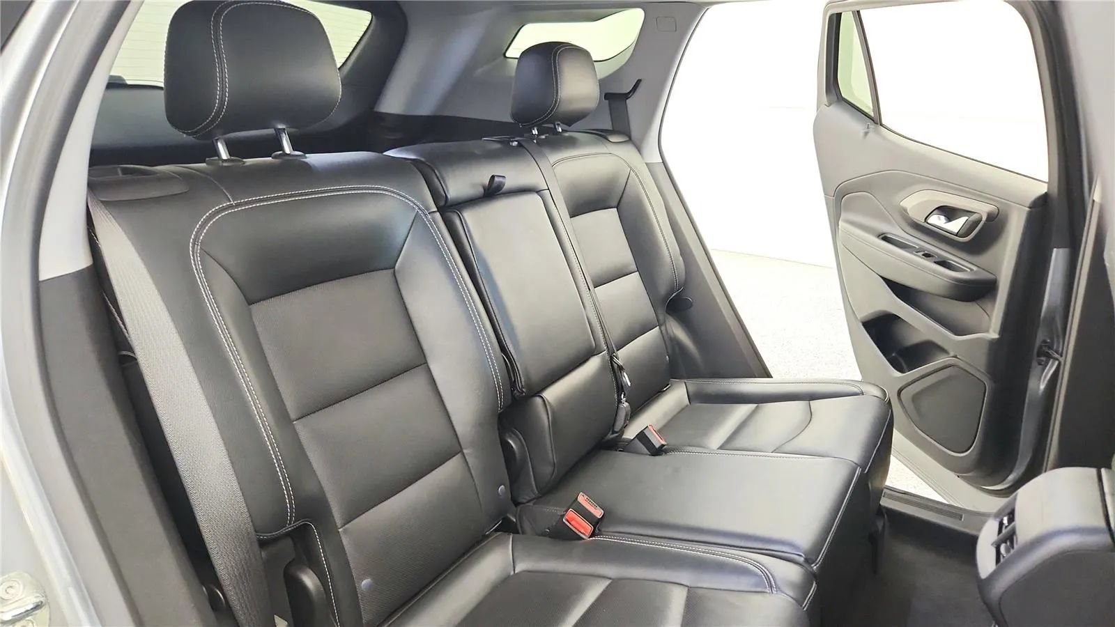 Used 2023 GMC Terrain SLT FWD image 38